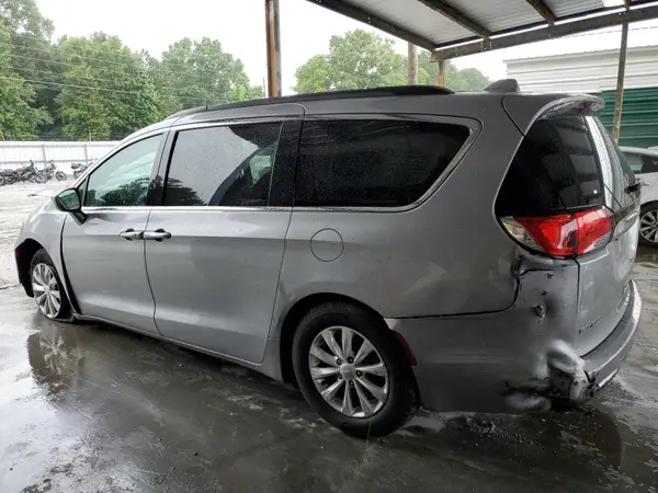 2C4RC1FG3JR174693 2018 CHRYSLER PACIFICA - Image 2