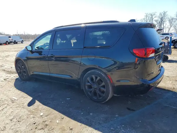 2C4RC1FG3JR263390 2018 CHRYSLER PACIFICA - Image 2