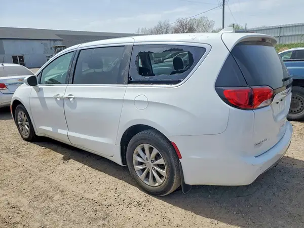 2C4RC1FG3JR279248 2018 CHRYSLER PACIFICA - Image 2
