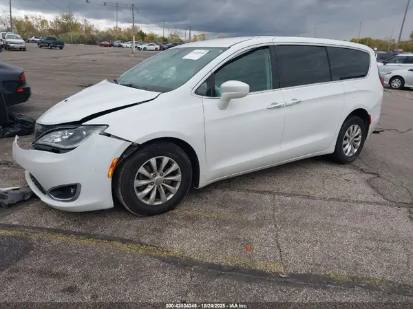 2C4RC1FG3JR289682 2018 CHRYSLER PACIFICA - Image 2