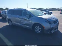 2C4RC1FG3JR323135 2018 CHRYSLER PACIFICA