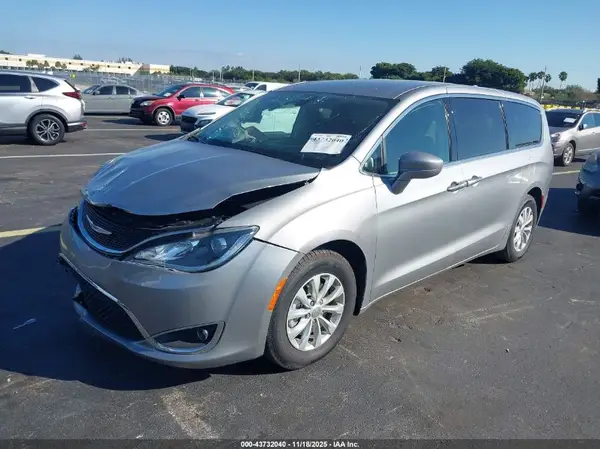 2C4RC1FG3JR323135 2018 CHRYSLER PACIFICA - Image 2