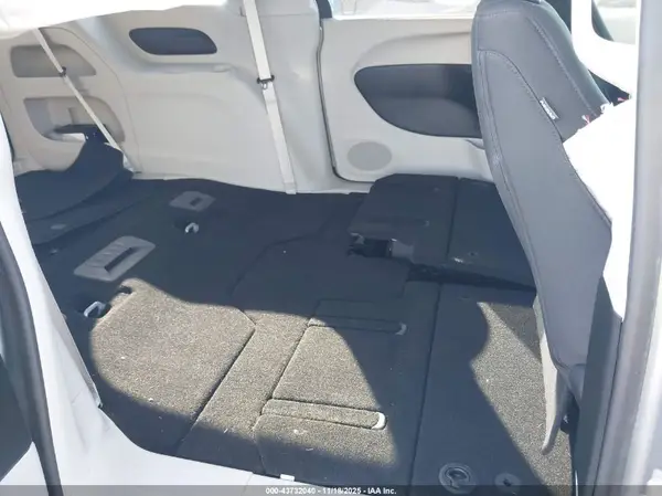 2C4RC1FG3JR323135 2018 CHRYSLER PACIFICA - Image 8