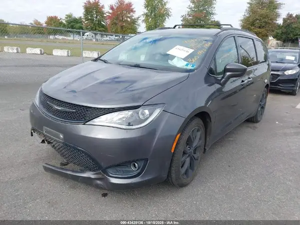 2C4RC1FG3JR356751 2018 CHRYSLER PACIFICA - Image 2