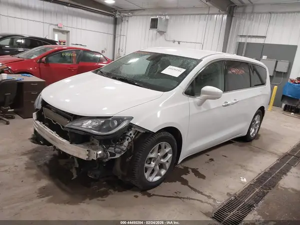 2C4RC1FG3KR604644 2019 CHRYSLER PACIFICA - Image 2
