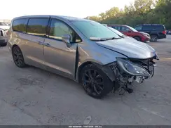 2C4RC1FG3KR666481 2019 CHRYSLER PACIFICA