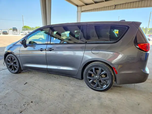 2C4RC1FG3KR746900 2019 CHRYSLER PACIFICA - Image 2