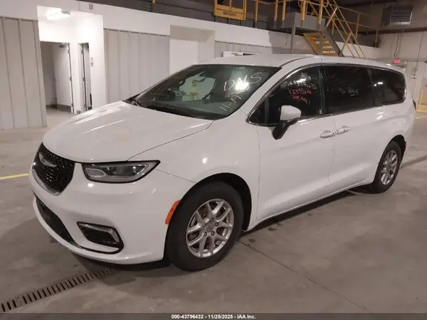 2C4RC1FG3PR555646 2023 CHRYSLER PACIFICA - Image 2