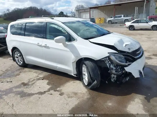 2C4RC1FG4JR100831 2018 CHRYSLER PACIFICA - Image 1