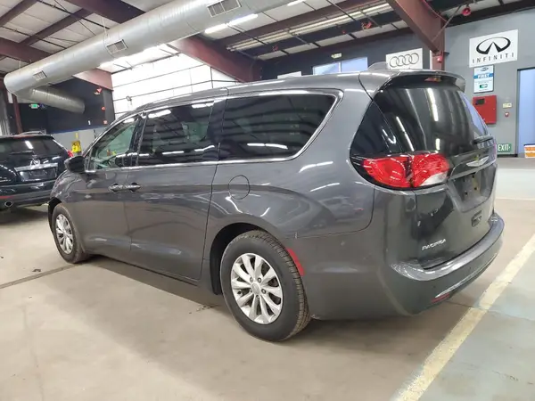 2C4RC1FG4JR102899 2018 CHRYSLER PACIFICA - Image 2