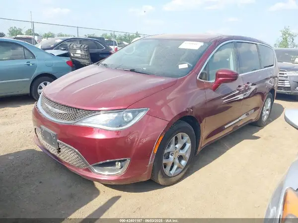 2C4RC1FG4JR109870 2018 CHRYSLER PACIFICA - Image 2
