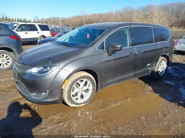 2C4RC1FG4JR122957 2018 CHRYSLER PACIFICA - Image 2