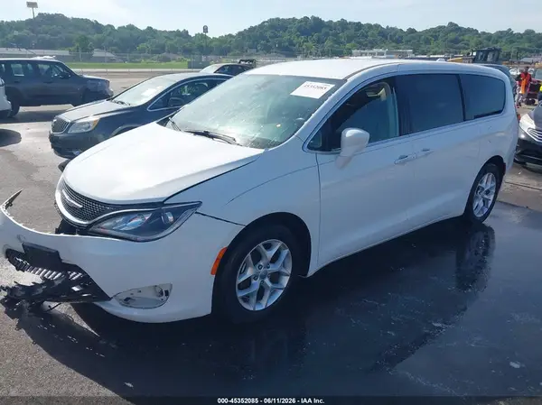 2C4RC1FG4JR125759 2018 CHRYSLER PACIFICA - Image 2