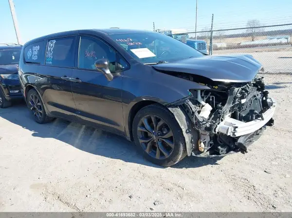 2C4RC1FG4JR186951 2018 CHRYSLER PACIFICA - Image 1
