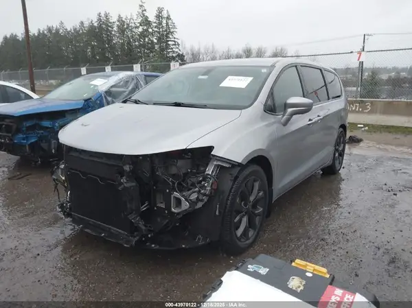 2C4RC1FG4JR229278 2018 CHRYSLER PACIFICA - Image 2