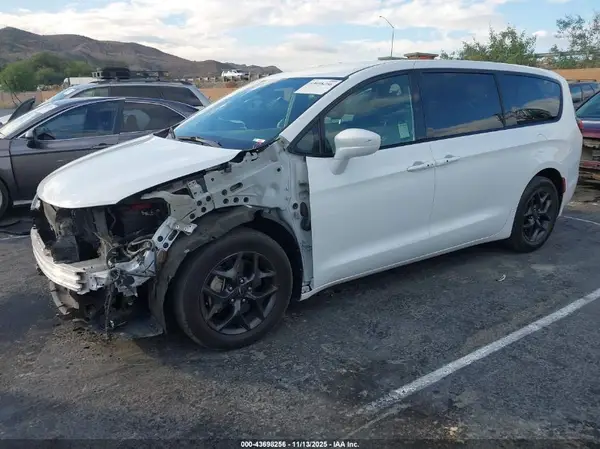 2C4RC1FG4JR287309 2018 CHRYSLER PACIFICA - Image 2