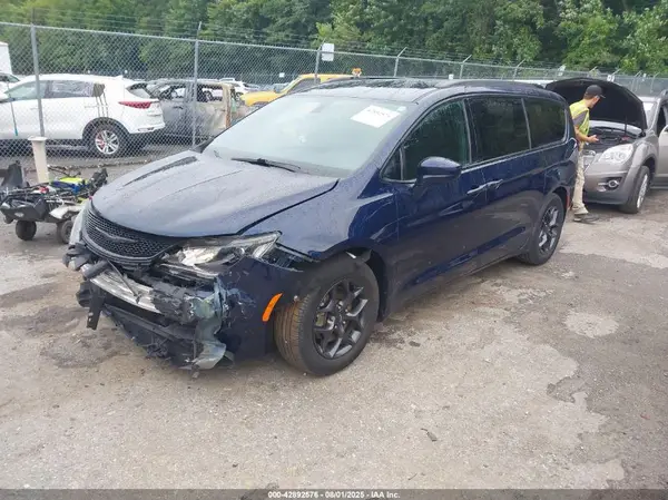 2C4RC1FG4JR339621 2018 CHRYSLER PACIFICA - Image 2