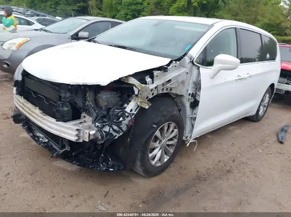 2C4RC1FG4KR523569 2019 CHRYSLER PACIFICA - Image 2