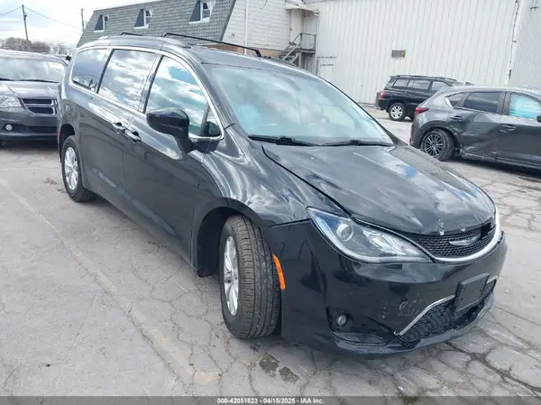 2C4RC1FG4KR576868 2019 CHRYSLER PACIFICA - Image 1