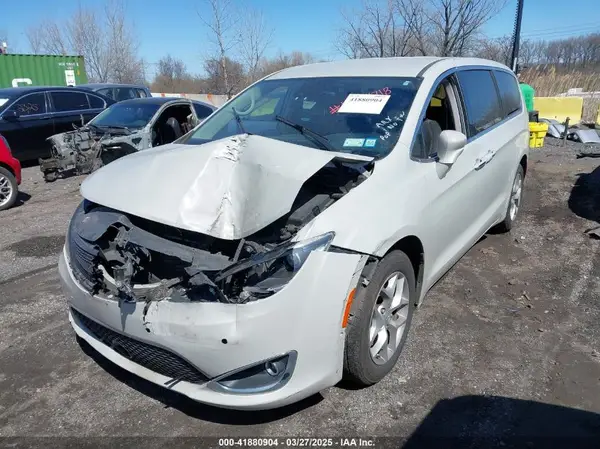 2C4RC1FG4KR604930 2019 CHRYSLER PACIFICA - Image 2