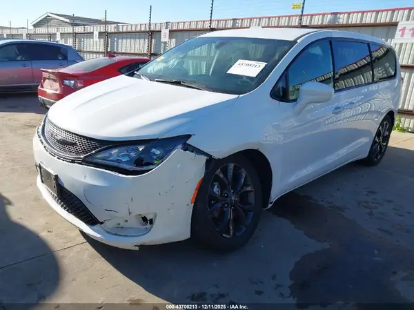 2C4RC1FG4KR633201 2019 CHRYSLER PACIFICA - Image 2