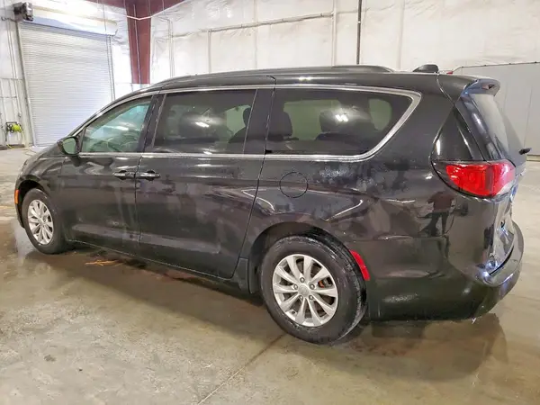 2C4RC1FG5JR109957 2018 CHRYSLER PACIFICA - Image 2