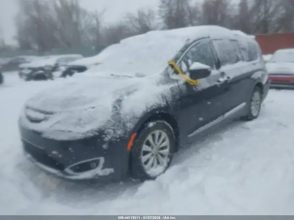 2C4RC1FG5JR113295 2018 CHRYSLER PACIFICA - Image 2