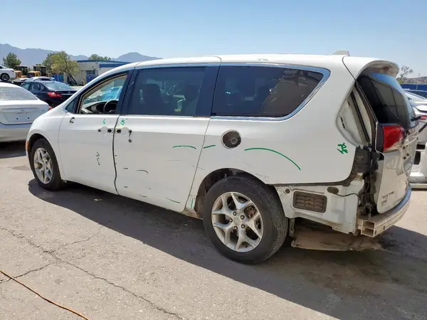 2C4RC1FG5JR117055 2018 CHRYSLER PACIFICA - Image 2