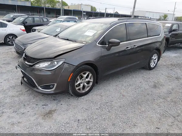 2C4RC1FG5JR122059 2018 CHRYSLER PACIFICA - Image 2