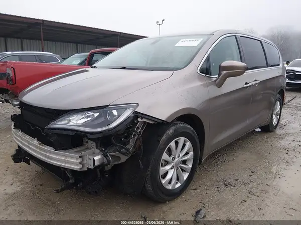 2C4RC1FG5JR131506 2018 CHRYSLER PACIFICA - Image 2