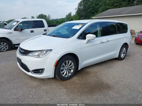 2C4RC1FG5JR188885 2018 CHRYSLER PACIFICA - Image 2
