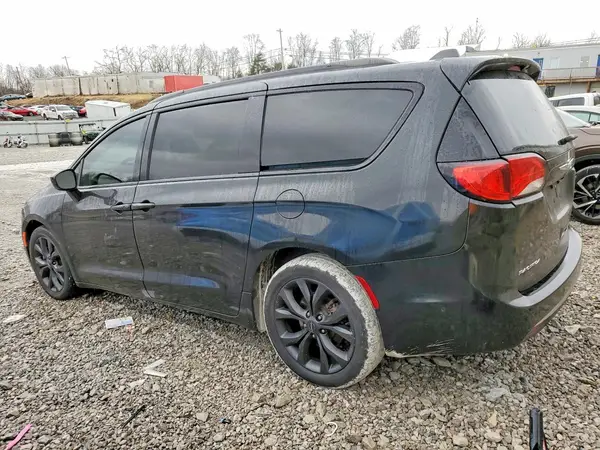 2C4RC1FG5JR189020 2018 CHRYSLER PACIFICA - Image 2