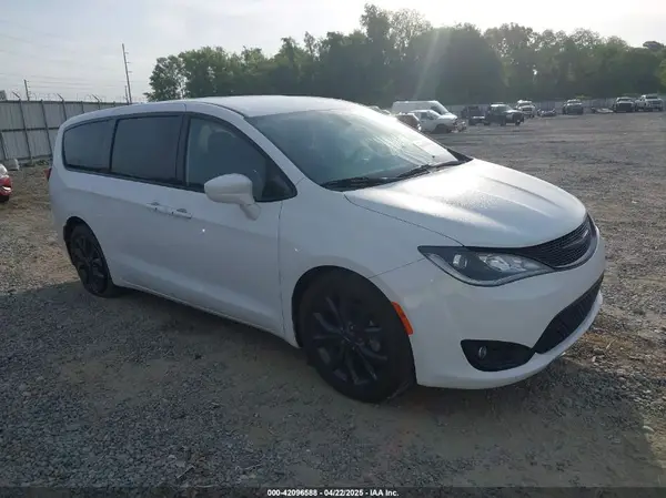 2C4RC1FG5JR235381 2018 CHRYSLER PACIFICA - Image 1