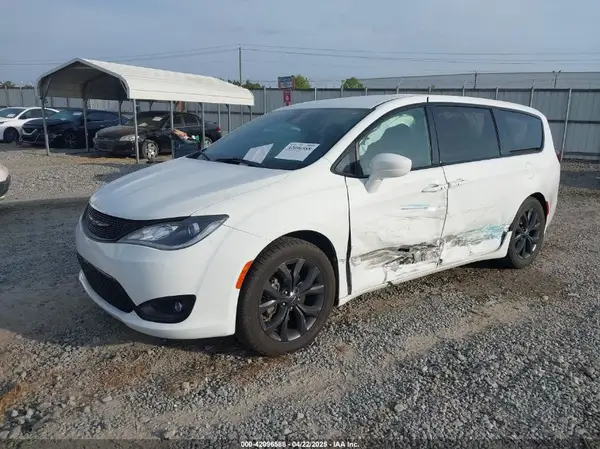 2C4RC1FG5JR235381 2018 CHRYSLER PACIFICA - Image 2
