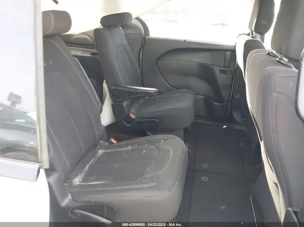 2C4RC1FG5JR235381 2018 CHRYSLER PACIFICA - Image 8