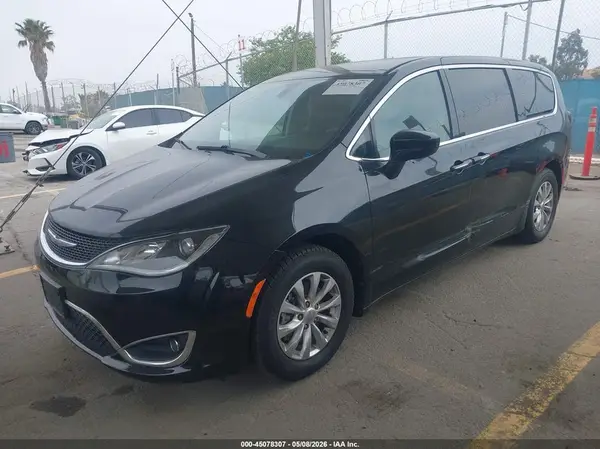 2C4RC1FG5JR278585 2018 CHRYSLER PACIFICA - Image 2