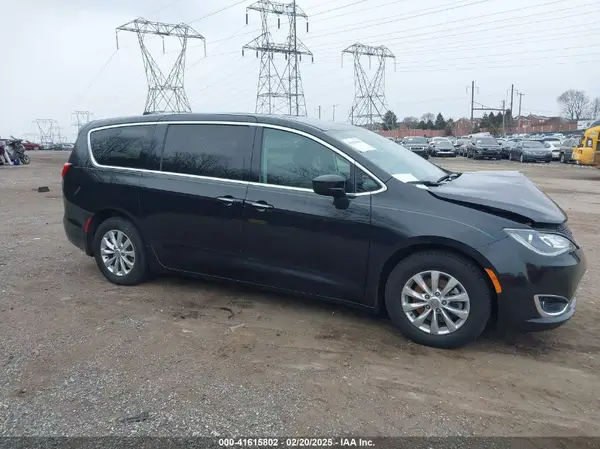 2C4RC1FG5JR279090 2018 CHRYSLER PACIFICA - Image 1