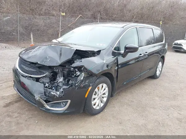2C4RC1FG5JR279090 2018 CHRYSLER PACIFICA - Image 2
