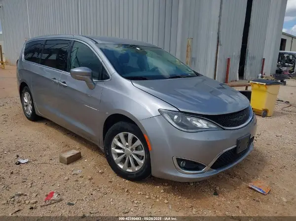 2C4RC1FG5JR280143 2018 CHRYSLER PACIFICA - Image 1