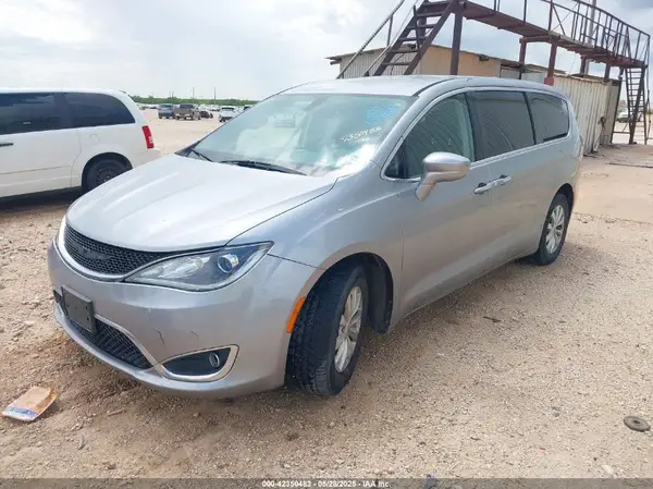 2C4RC1FG5JR280143 2018 CHRYSLER PACIFICA - Image 2