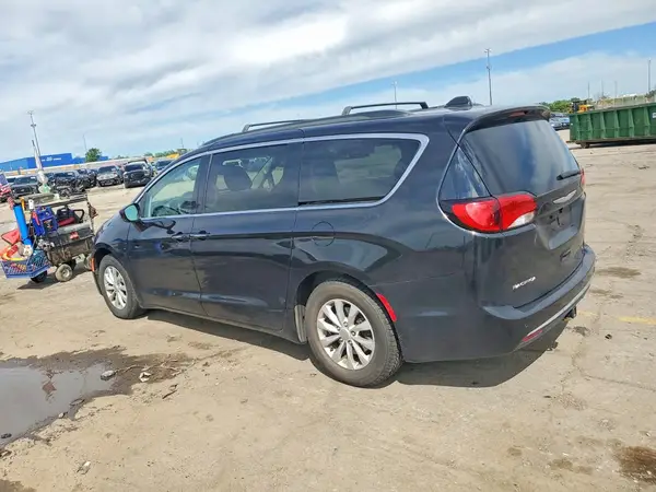 2C4RC1FG5JR288128 2018 CHRYSLER PACIFICA - Image 2