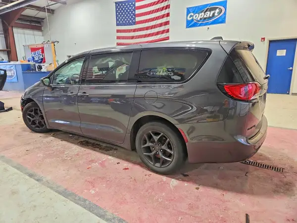 2C4RC1FG5JR306160 2018 CHRYSLER PACIFICA - Image 2