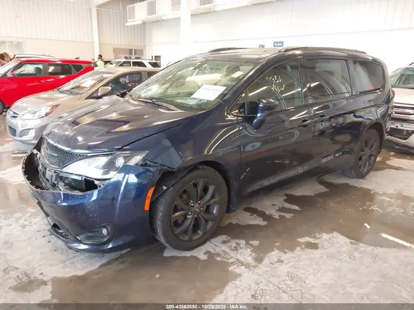 2C4RC1FG5JR315165 2018 CHRYSLER PACIFICA - Image 2
