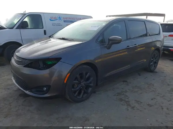 2C4RC1FG5JR316719 2018 CHRYSLER PACIFICA - Image 2