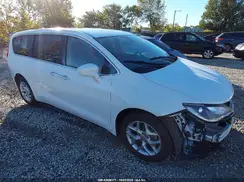 2C4RC1FG5JR316798 2018 CHRYSLER PACIFICA