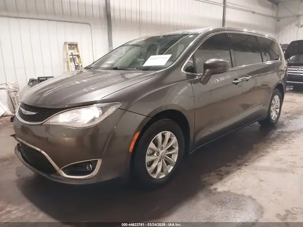 2C4RC1FG5KR628184 2019 CHRYSLER PACIFICA - Image 2