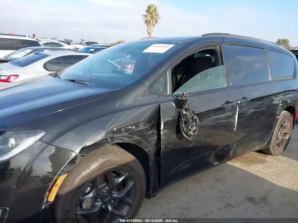 2019 CHRYSLER PACIFICA auction photo 6