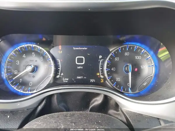 2019 CHRYSLER PACIFICA auction photo 7