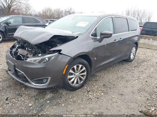 2C4RC1FG5KR702414 2019 CHRYSLER PACIFICA - Image 2