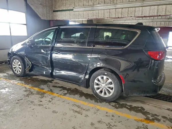 2C4RC1FG6JR101947 2018 CHRYSLER PACIFICA - Image 2